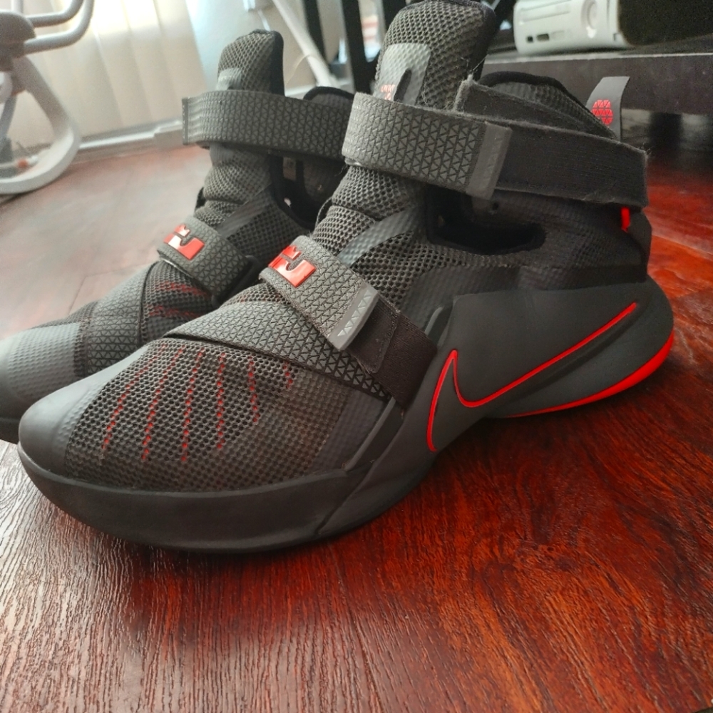 Nike Lebron soldier basquetball shoes